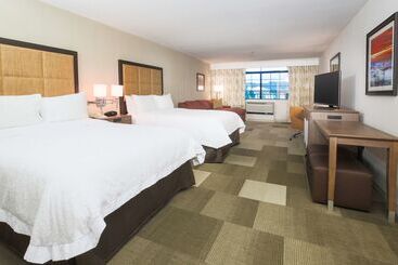 هتل Hampton Inn And Suites Camarillo