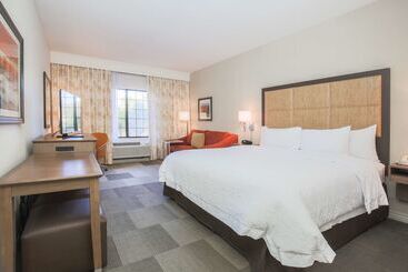 هتل Hampton Inn And Suites Camarillo