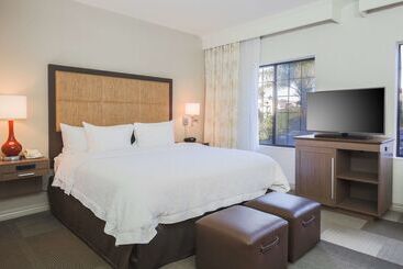 هتل Hampton Inn And Suites Camarillo