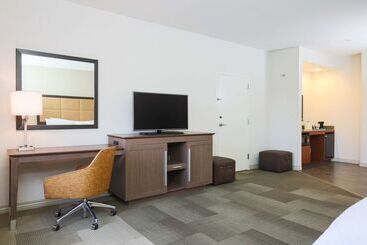 هتل Hampton Inn And Suites Camarillo