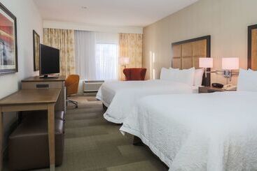 هتل Hampton Inn And Suites Camarillo