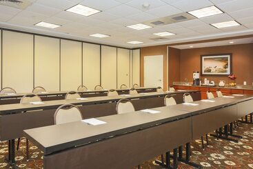 هتل Hampton Inn And Suites Camarillo