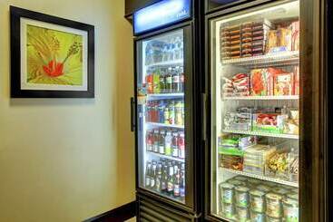 هتل Hampton Inn And Suites Camarillo