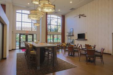 هتل Hampton Inn And Suites Camarillo
