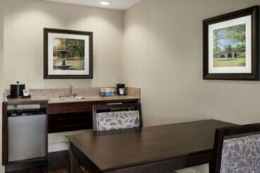 هتل Hampton Inn & Suites Montgomery Eastchase