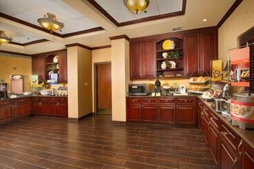 هتل Hampton Inn & Suites Stillwater