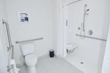 هتل Hampton Inn Auburn