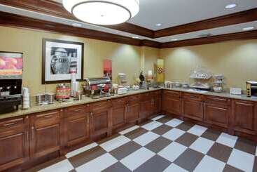 هتل Hampton Inn Auburn