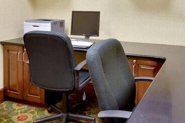 هتل Hampton Inn Auburn