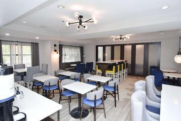 هتل Hampton Inn Auburn