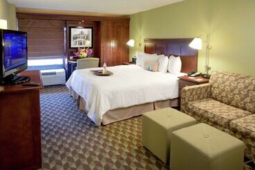 هتل Hampton Inn Baton Rougei10 & College Dr