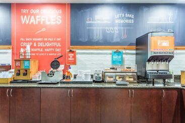هتل Hampton Inn Cedar Rapids