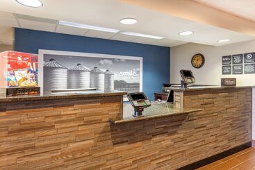 هتل Hampton Inn Cedar Rapids
