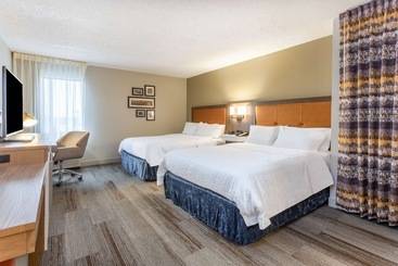 هتل Hampton Inn Cedar Rapids