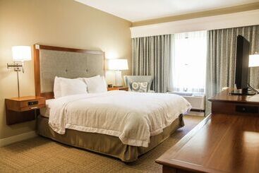 هتل Hampton Inn Charleston Daniel Island