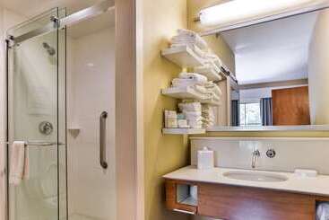 هتل Hampton Inn Charleston Daniel Island