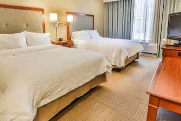 هتل Hampton Inn Charleston Daniel Island