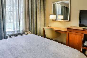 هتل Hampton Inn Charleston Daniel Island