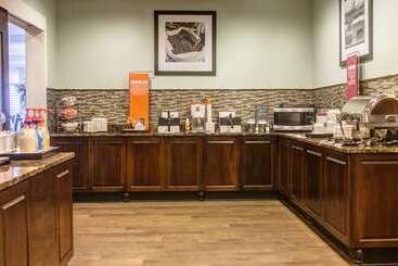 هتل Hampton Inn Charleston Daniel Island