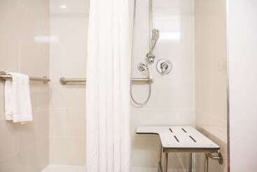 هتل Hampton Inn Charleston Daniel Island
