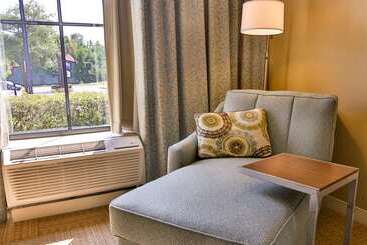 هتل Hampton Inn Charleston Daniel Island