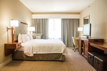 هتل Hampton Inn Charleston Daniel Island