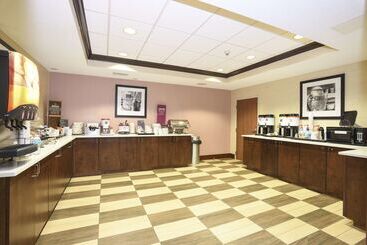 هتل Hampton Inn Cincinnatieastgate