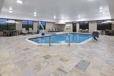 هتل Hampton Inn Cleveland Airport   Tiedeman Road