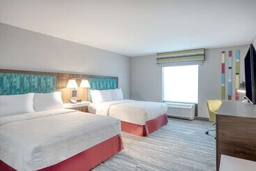 هتل Hampton Inn Cleveland Airport Tiedeman Road