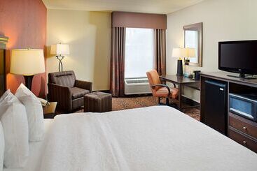هتل Hampton Inn Columbia
