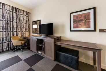 هتل Hampton Inn By Hilton Columbus I 70e/hamilton Rd
