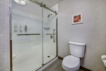 هتل Hampton Inn Cortland