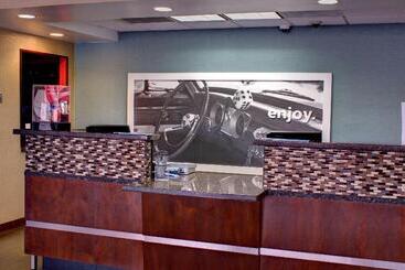 هتل Hampton Inn Daytona Speedway