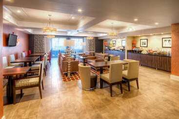 هتل Hampton Inn Fremont
