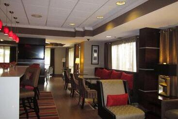 هتل Hampton Inn Fort Myers Airport & I 75