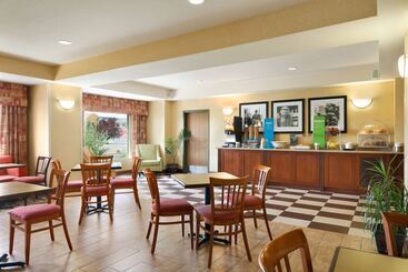 هتل Summit Suites