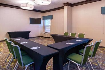 هتل Hampton Inn Greensboro Airport