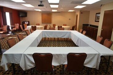هتل Hampton Inn Groton