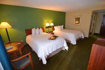 هتل Hampton Inn Groton