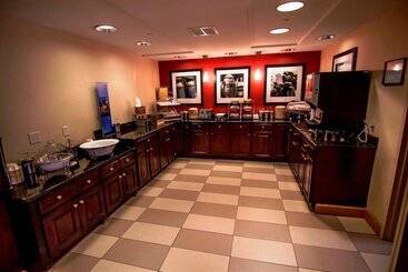 هتل Hampton Inn Groton