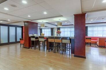 هتل Hampton Inn Groton
