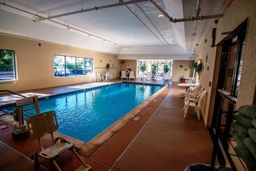 هتل Hampton Inn Groton