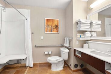 هتل Hampton Inn By Hilton Hallandale Beach Aventura