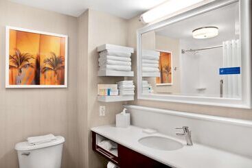 هتل Hampton Inn By Hilton Hallandale Beach Aventura
