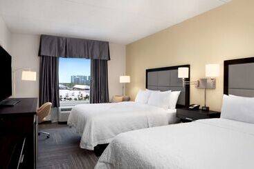 هتل Hampton Inn By Hilton Hallandale Beach Aventura