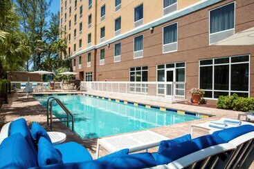 هتل Hampton Inn By Hilton Hallandale Beach Aventura