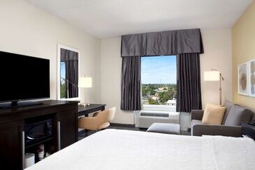 هتل Hampton Inn By Hilton Hallandale Beach Aventura