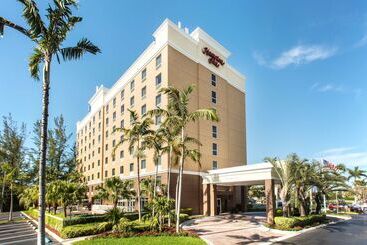 هتل Hampton Inn By Hilton Hallandale Beach Aventura