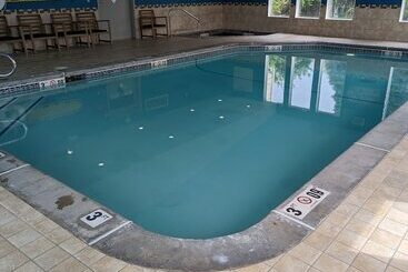 هتل Hampton Inn Helena