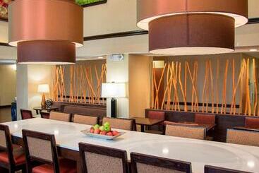 هتل Hampton Inn Houstonpearland